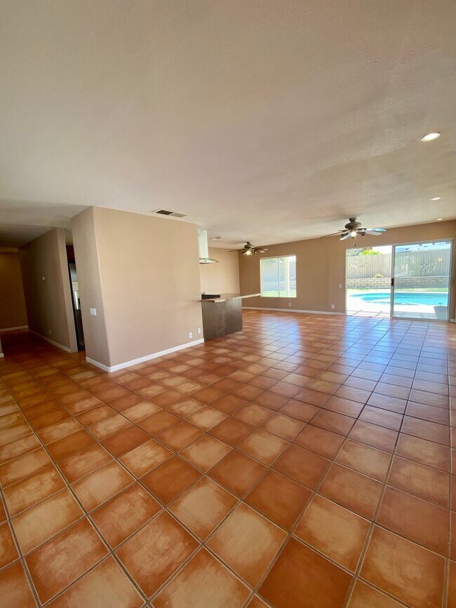 Building Photo - AVAILABLE NOW! Lovely 2 Bed/ 2 Bath POOL H...