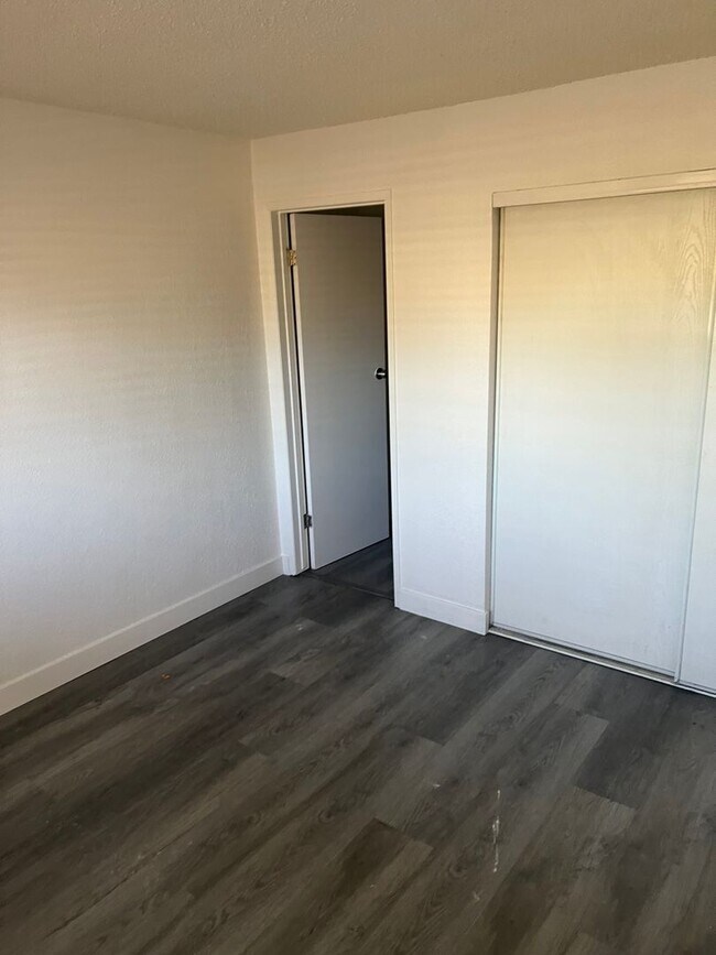 Building Photo - 1 Bedroom 1 Bath In Central Las Vegas