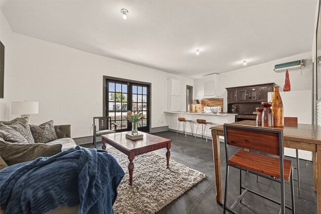 Foto del edificio - 100 W Hamilton St