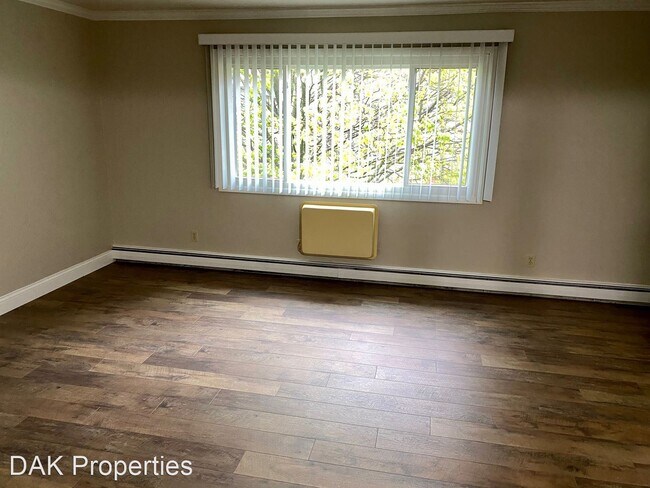 Building Photo - N114W15518-W15518 Sylvan Cir