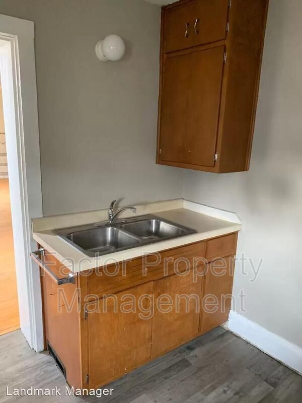 Foto del edificio - 527 E Hickory St