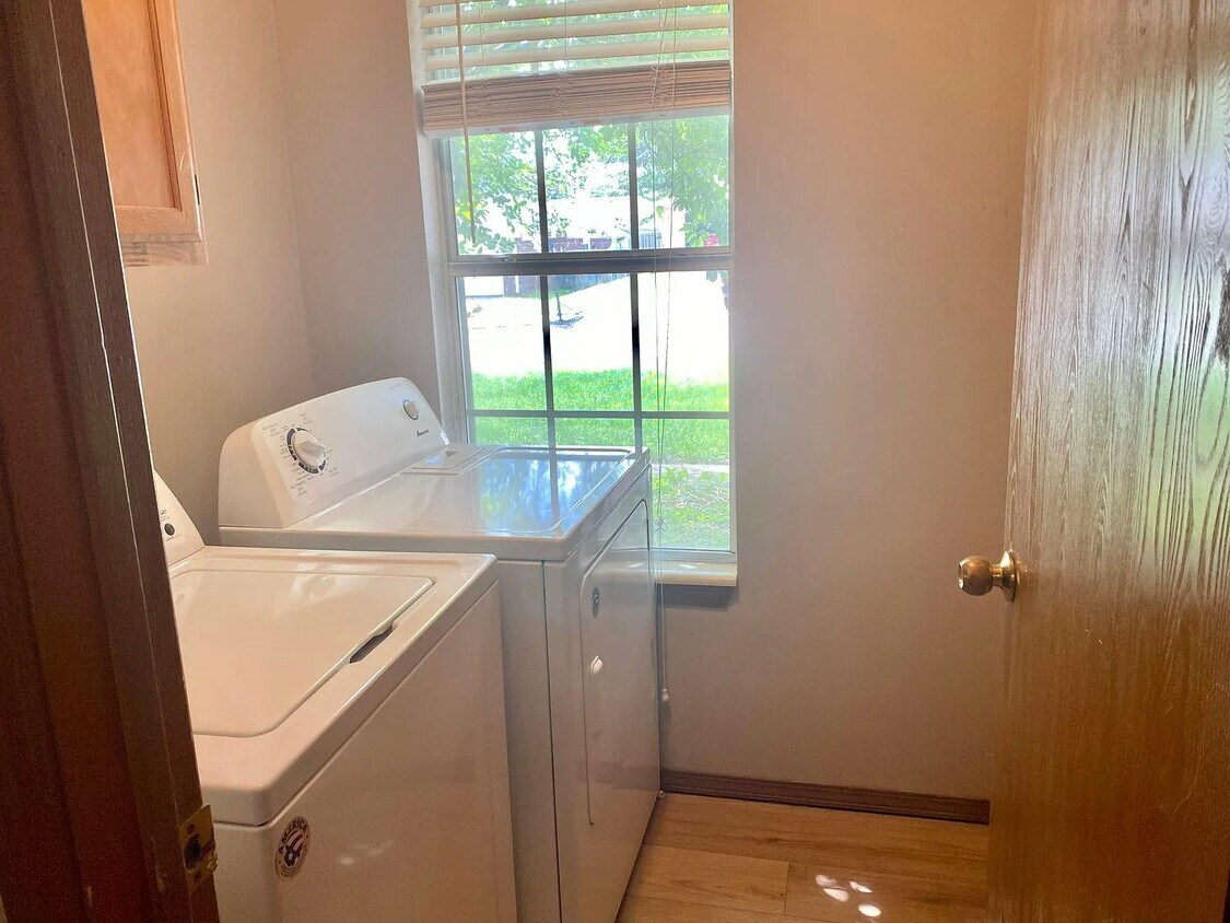 Foto del edificio - 1860/1862 Pine Valley Dr, Unit 1862
