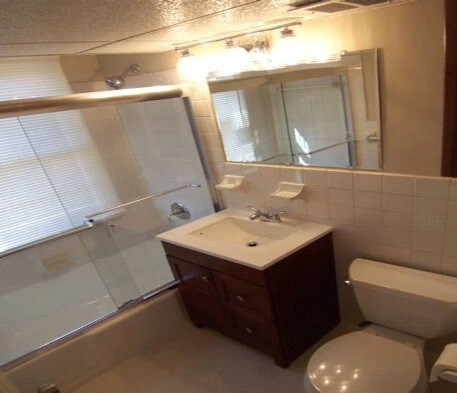 Bathroom - 1209 N Pitt St