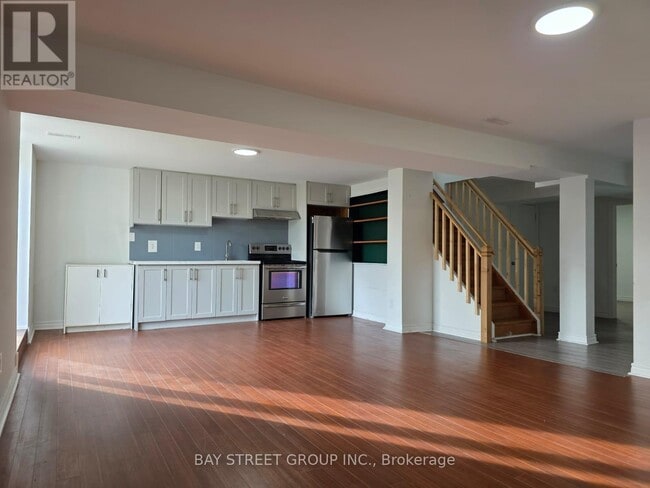 Building Photo - 882 Southdown Dr