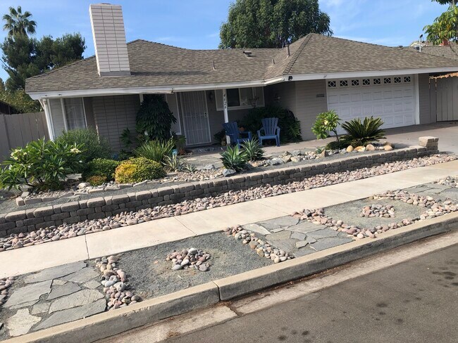 Easy to maintain landscape - 4626 Berwick Dr