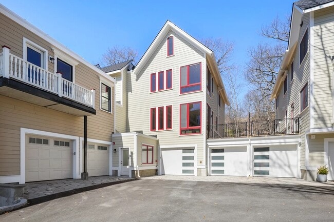 Building Photo - 147 Grampian Way