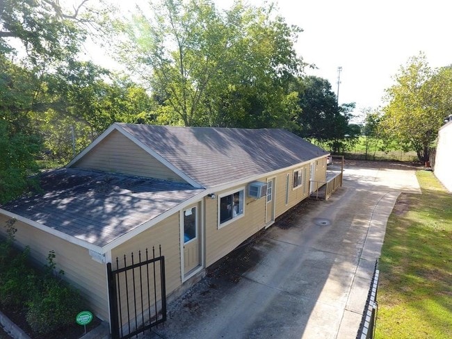 Building Photo - 5719 Roberts Rd