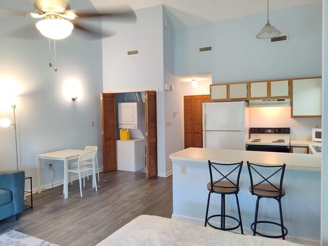 Building Photo - 510 Fairwood Lakes Dr