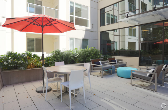 Outdoor Sitting Area - Linden