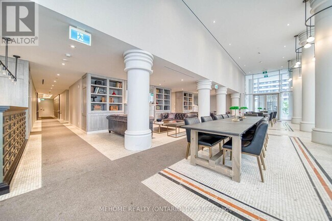 Photo du bâtiment - 33 Helendale Ave