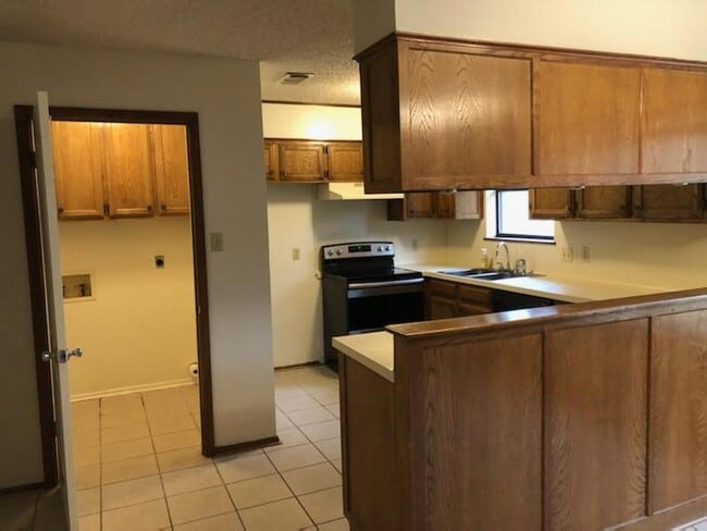 Building Photo - 3 Bedroom in Pine Tree