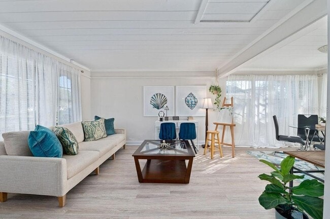 Building Photo - 2676 Martin St