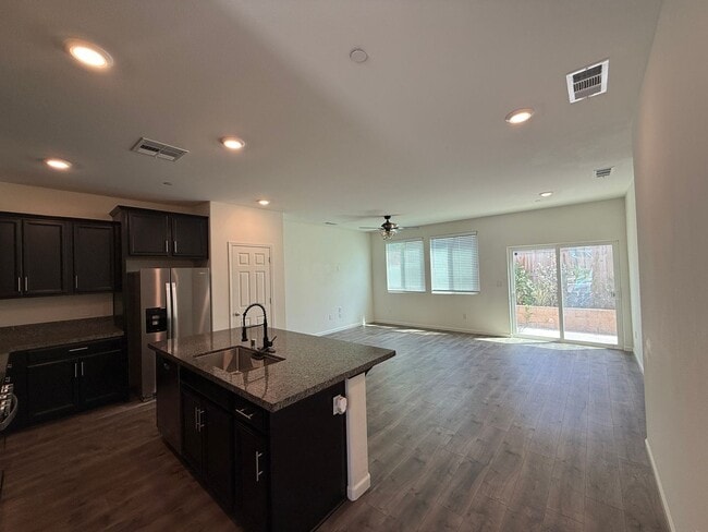 Building Photo - ***JUST REDUCED!!!*** Stunning 3 bedroom, ...
