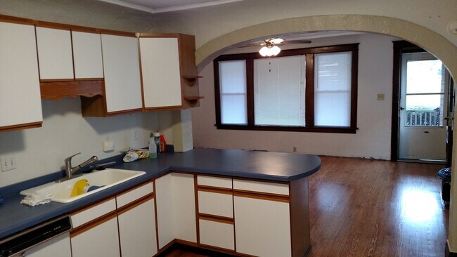 Fotografía del edificio - 1031 Arthur Ave