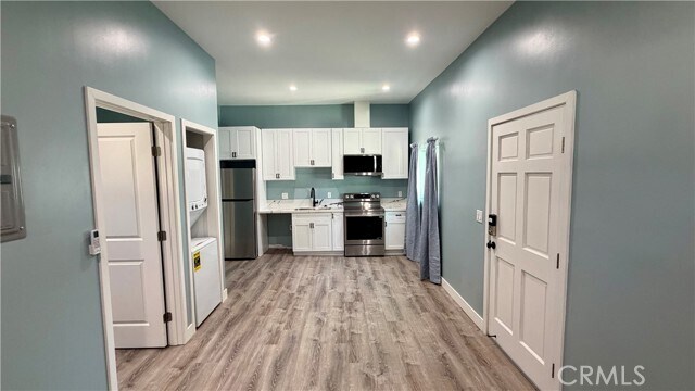 Foto del edificio - 7845 Woodlake Ave