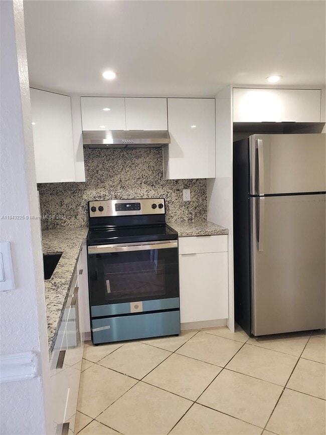 Building Photo - 3561 SW 117th Ave