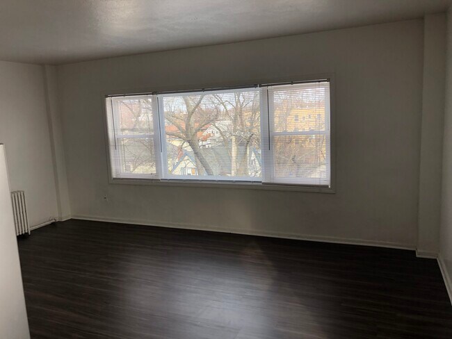 Foto del edificio - 7327 N Rogers Ave