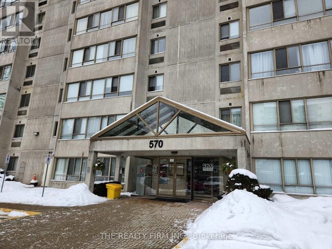 Photo du bâtiment - 570 Proudfoot Ln