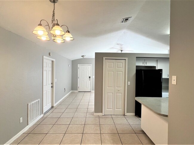 Building Photo - 323 Boca Ciega Rd
