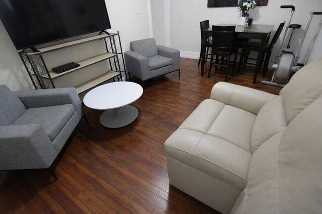 Building Photo - 155 Front St