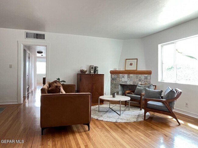 Foto del edificio - 1200 Stockwell Ln