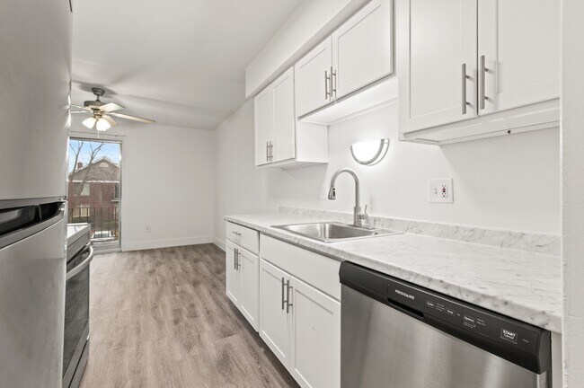 Foto del edificio - Carriage Hill Apartments - Dearborn Height...