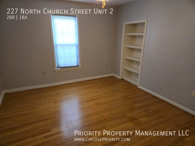 Foto del edificio - !Coming Soon! 2BR 1BA upstairs duplex, Woo...