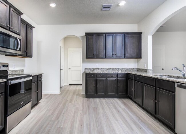 Building Photo - 15426 Meadow Brook Pass Dr