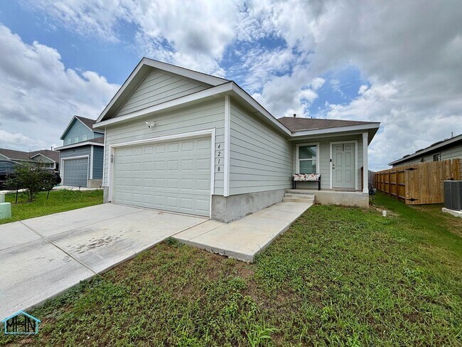 Building Photo - Welcome Home to this Charming 3-Bedroom 2-...