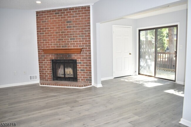 Building Photo - 7 Kirby Ln