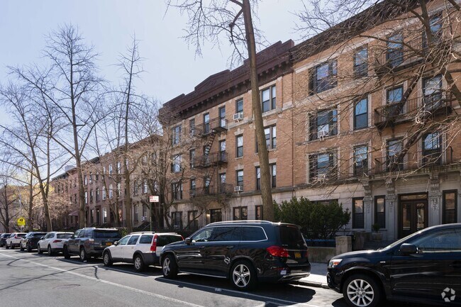 Building Photo - 370-372 Union St
