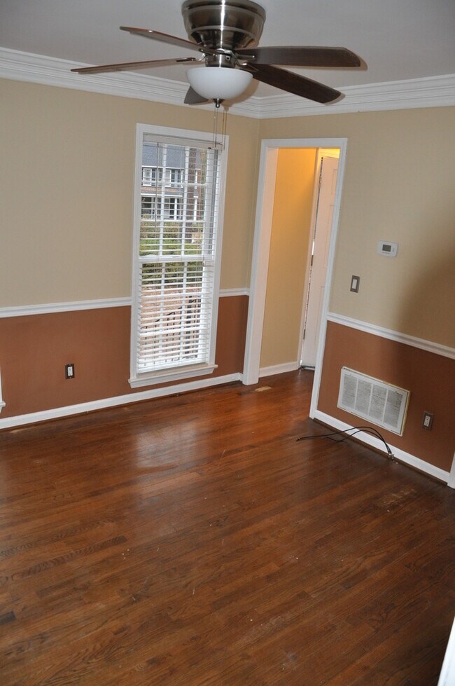 Building Photo - Forest Acres Home