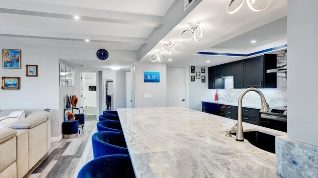 Foto del edificio - 955 Dotterel Rd