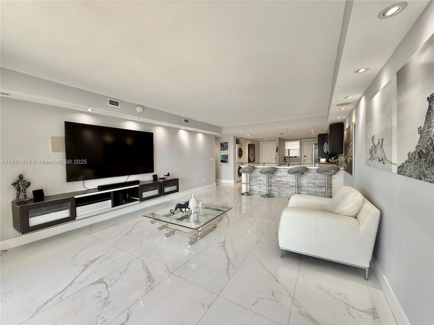 Foto principal - 2 bedroom in North Miami Beach FL 33179