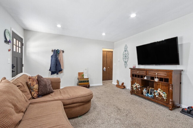 Building Photo - 309 S Joliet St