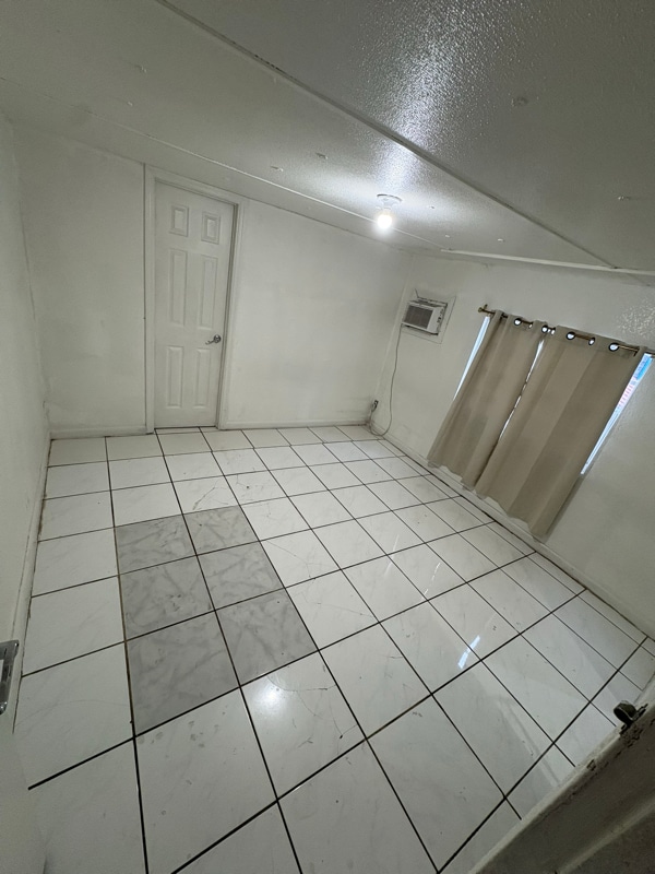 Foto del edificio - 1135 SW 127th Ct