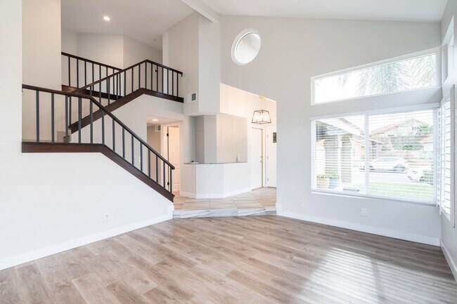 Foto del edificio - 4744 Golden Ridge Dr