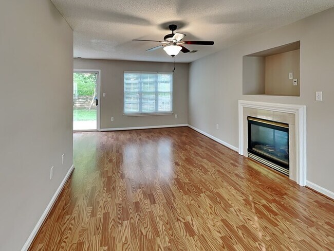 Building Photo - Loving Lempster Lane!!!