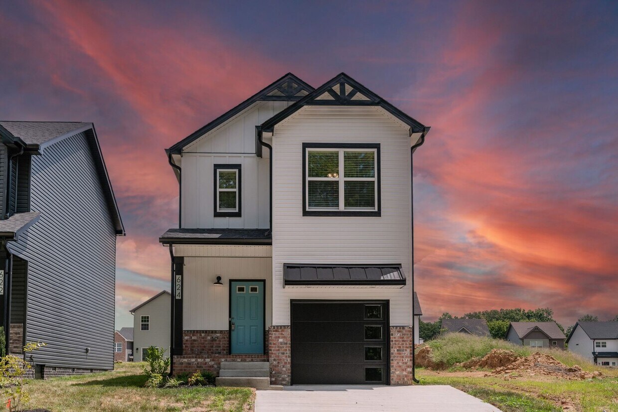 Foto principal - Gorgeous Single Family Home