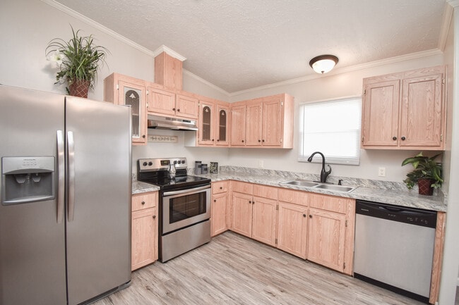 Building Photo - 807 E Mesquite Ln