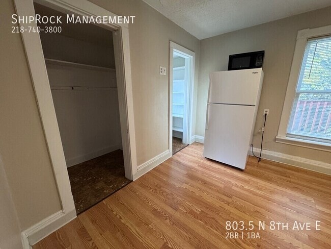 Building Photo - 803.5 N 8th Ave E