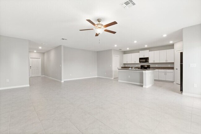 Building Photo - Come Rent this LIKE NEW 5 Bedroom Home in ...