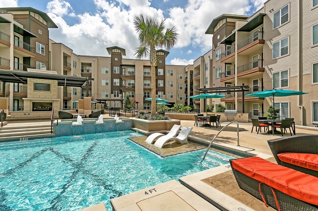 Building Photo - The Cayman Las Colinas