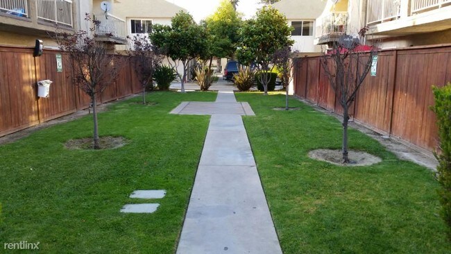 Foto del edificio - 8128 Larson Ave