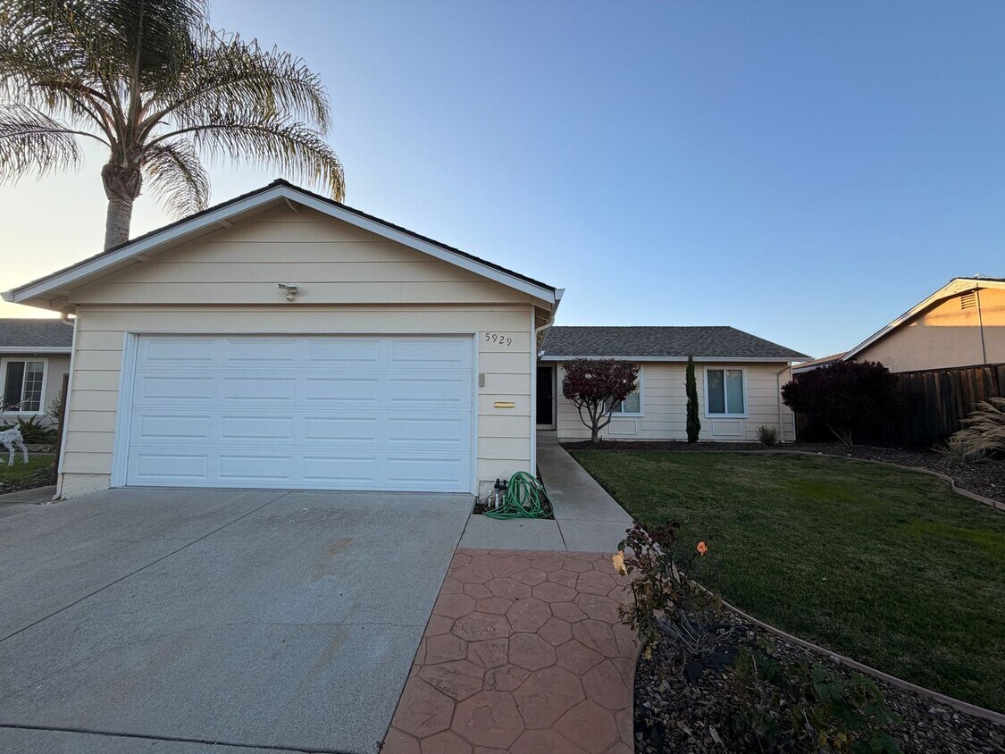 Primary Photo - Available January 1, 2026! | 4 Bed 2 Bath Home in San Jose! | $4,495