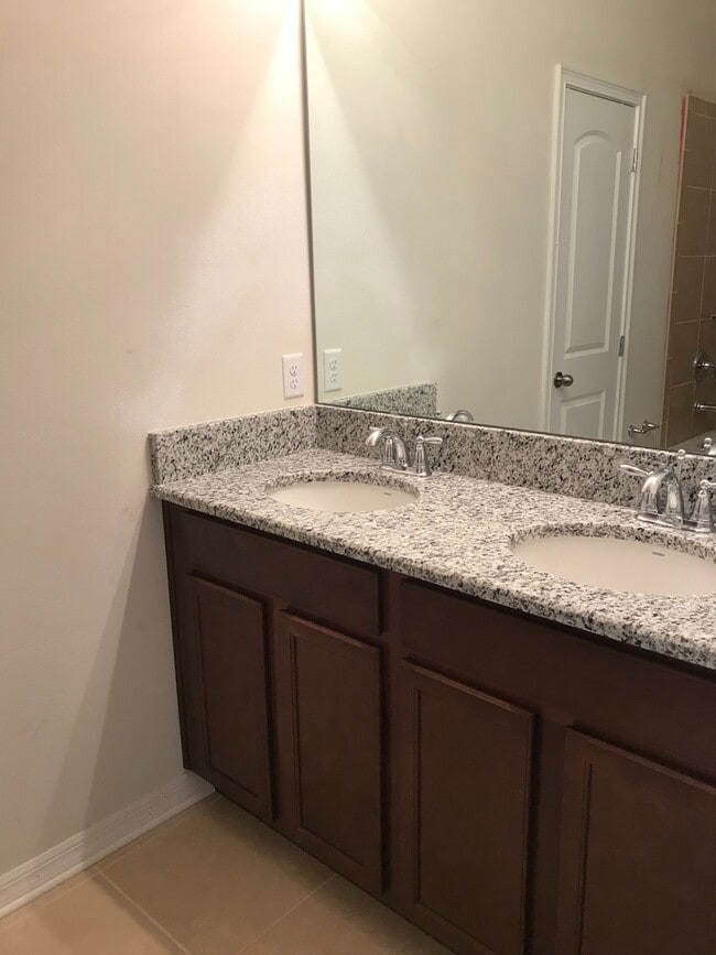 Building Photo - 3 Bedroom 2 Bathroom Home with large loft / bonus room at Windstone in Windermere!!