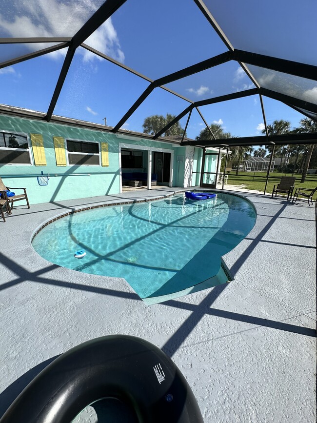 Building Photo - 1608 SW Ocean Cove Ave