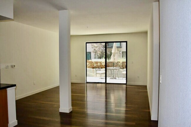 Building Photo - 88 Bush St
