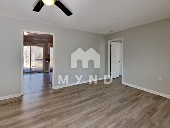 Building Photo - 2407 Maplewood Ln