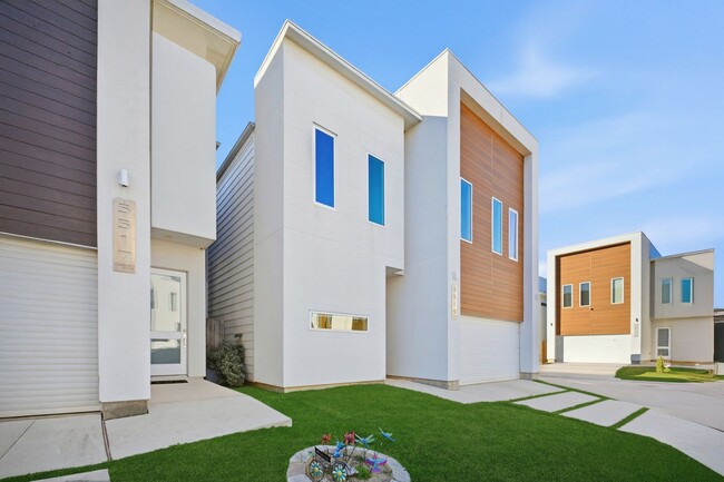 Foto del edificio - 5519 Paraiso Pl